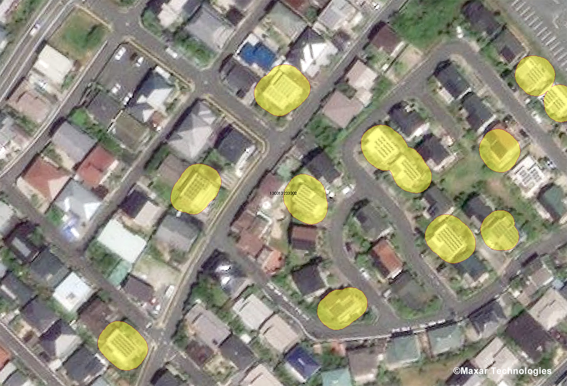 衛星画像から抽出したSolarパネルの抽出結果を縮尺600分の1の元画像に重ねた画像