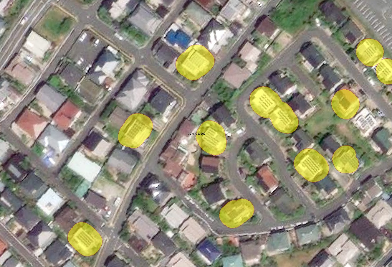 衛星画像から抽出したSolarパネルの抽出結果を縮尺600分の1の元画像に重ねた画像